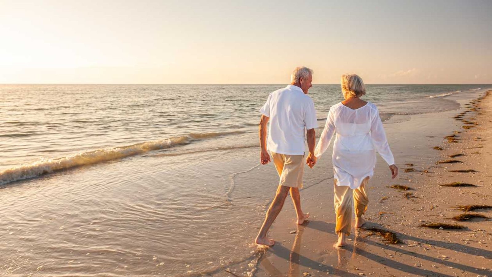 two elderly people on a holiday showing the importance of a travel insurance for seniors 